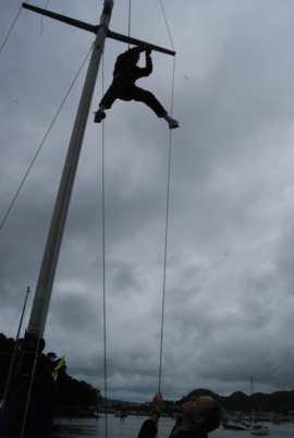Timo in the mast to fix a pulley